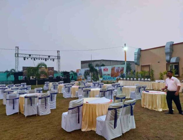 Party in lawn at Hotel MJR